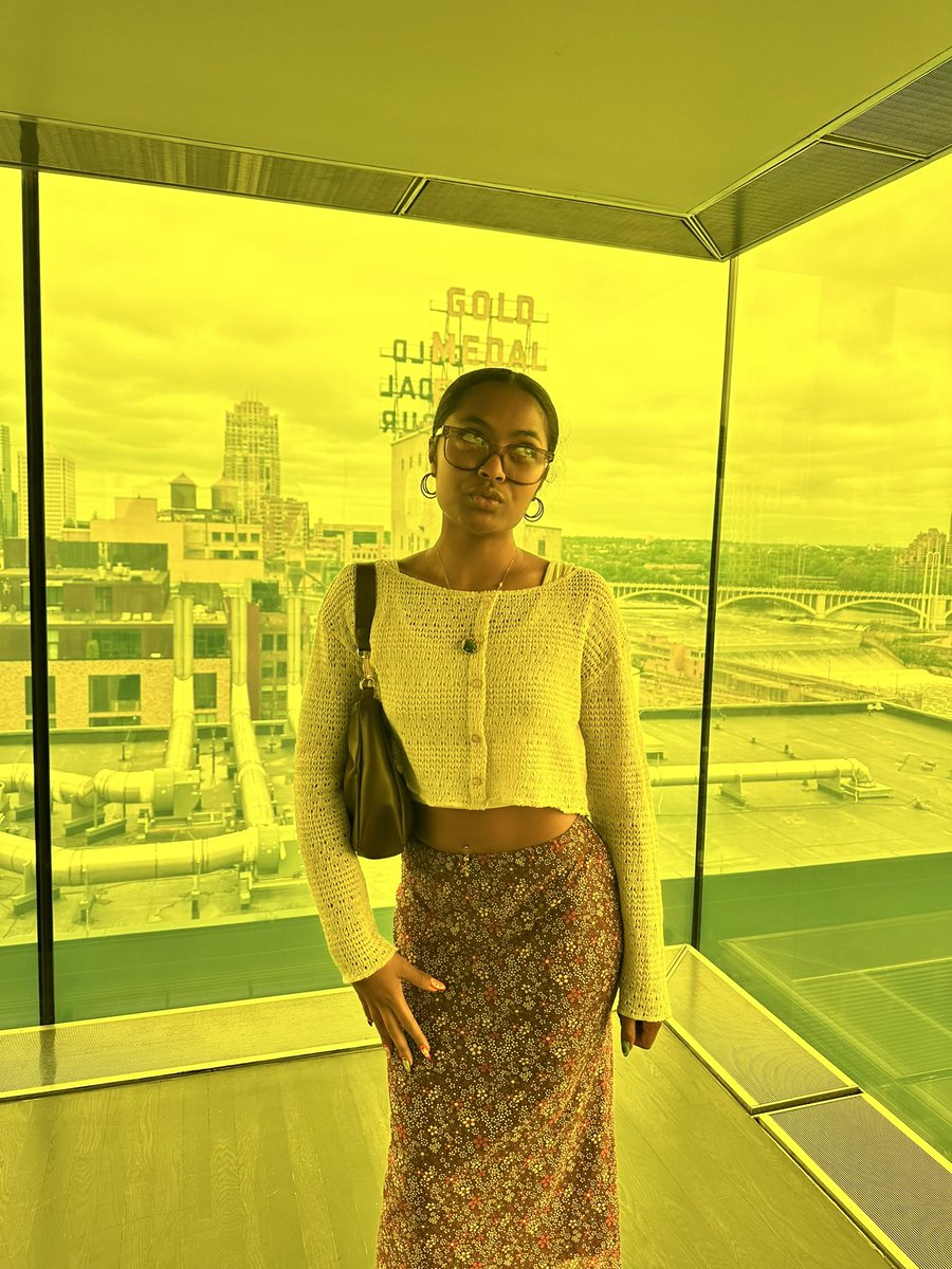 DerpyDump's tweet photo. First time in the yellow room https://t.co/NG4thcaHKP