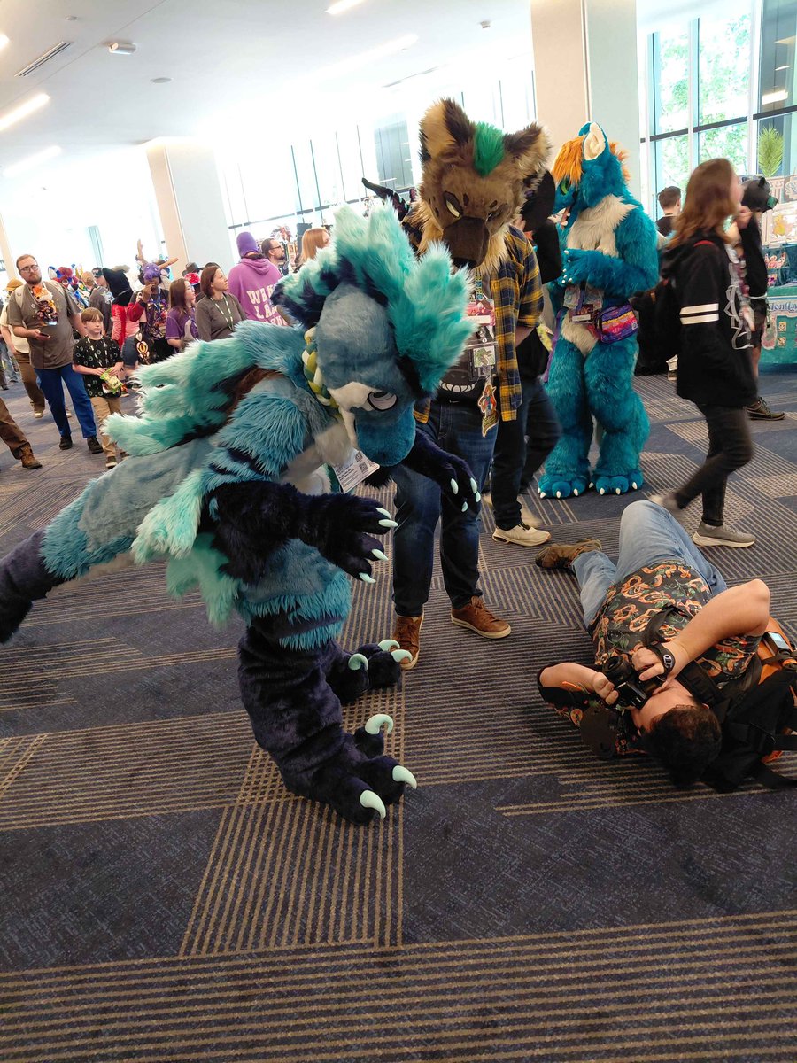 DesertRockDerg's tweet photo. Furlandia was so epic and I got to meet so many cool people and get so many photos and hugs 😸 https://t.co/mJxtMWOiGB