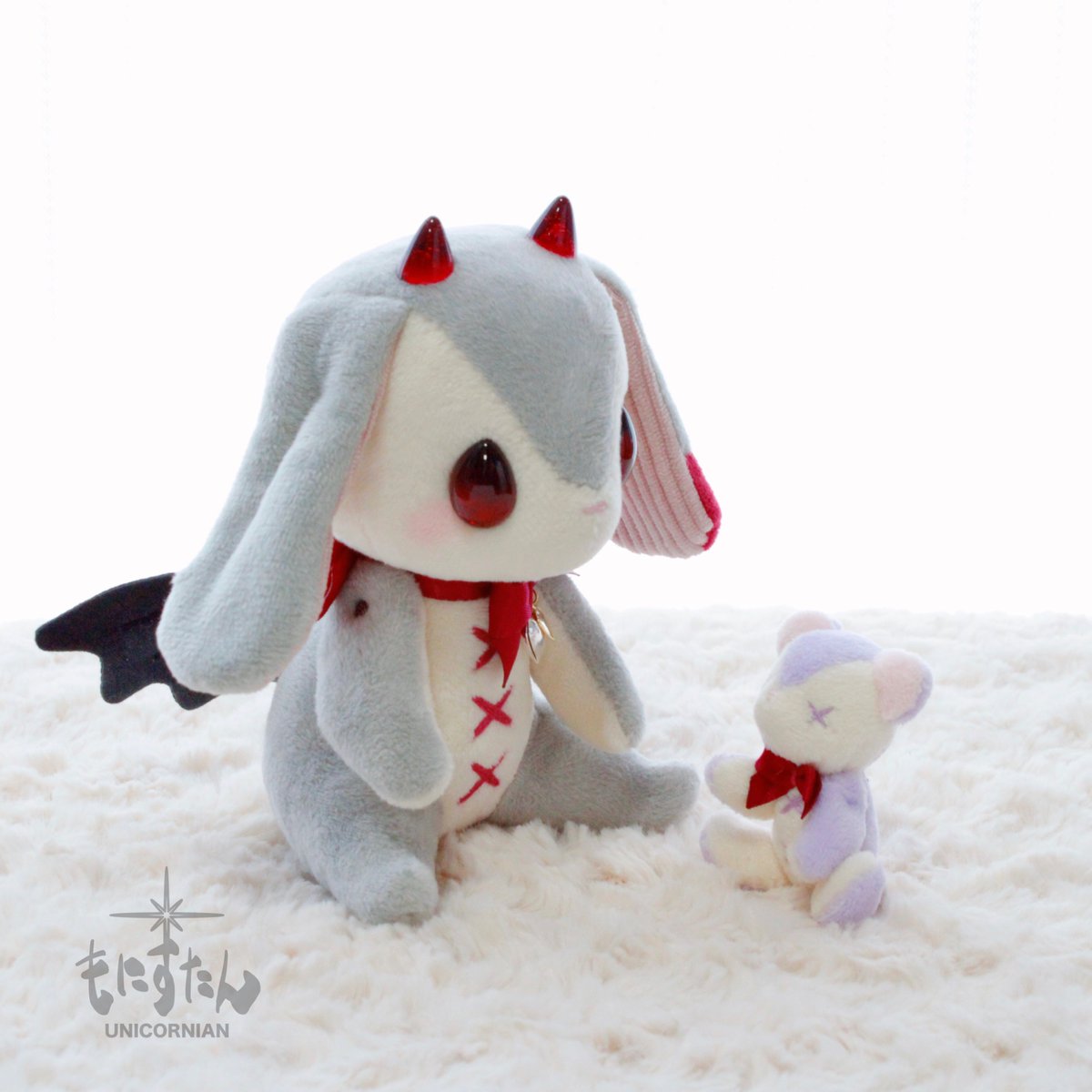 UNICORNIAN01's tweet photo. 【次回予告】

次回(7月納品予定)『もにすたん』の初セミオーダーを予定しております😈
(通常価格より少しお値段張ります🙇)

『もにすたん』の現在のパターンは3種類🐭🐰🐶

お肌の色と、ツノ、瞳、翼、耳のワンポイントをカスタム頂ける予定です🎨

#ぬいぐるみ #ハンドメイド https://t.co/o3iIouPK1k