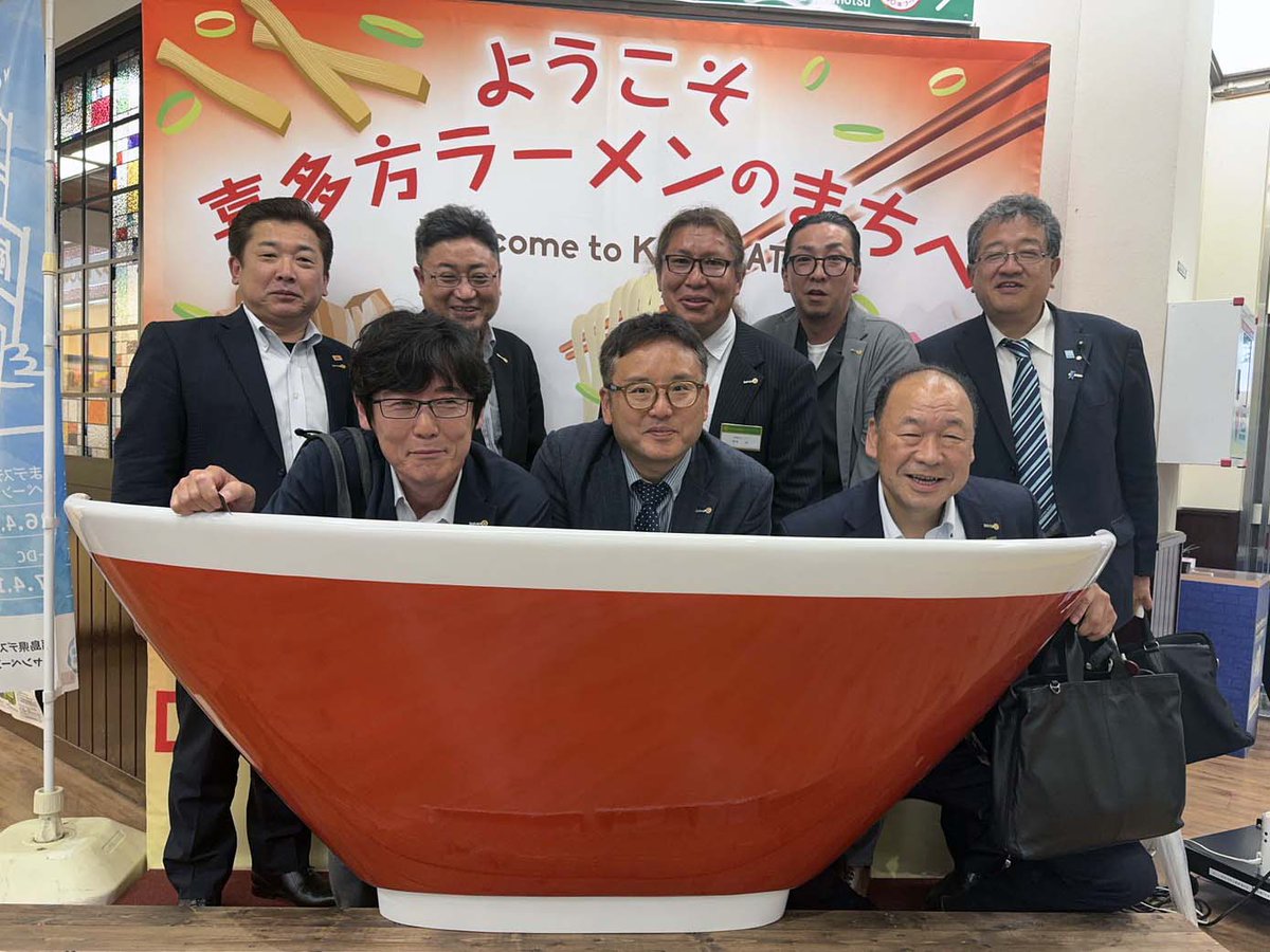 aizujonan's tweet photo. 会津のロータリー10クラブが集うインターシティミーティングが、昨日喜多方市で行われました。
私たちは今回、会津若松駅から電車で行き、喜多方駅から会場まで歩きました。
思い出に残るプチ旅行になりました！こんどう食堂さん、桜こむさん、ありがとうございました！
#喜多方 #ラーメン #カフェ https://t.co/UWZnj2Lnfg