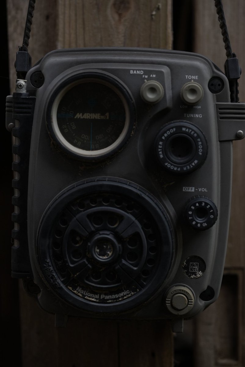 key_the_craft's tweet photo. 親戚の家でミリタリー感溢れるかっこいい機械見つけたんだけどこれラジオなんだね https://t.co/mOLwZ9HhoD