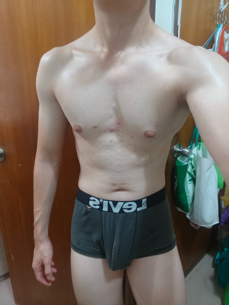 HeartDare2's tweet photo. Physique 💪💪💪💪 https://t.co/l7FIPOfmYY
