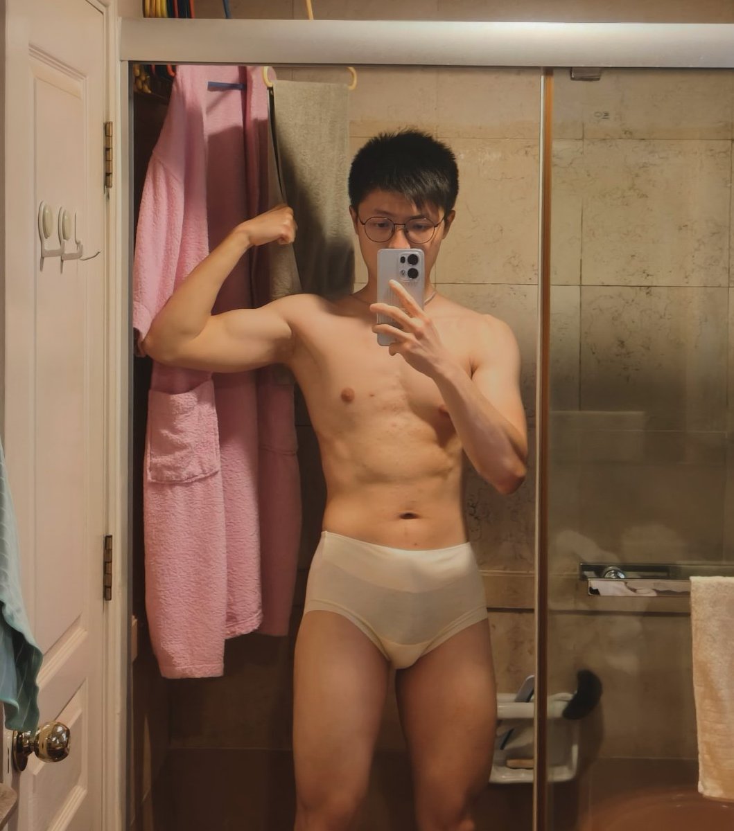 HeartDare2's tweet photo. Physique 💪💪💪💪 https://t.co/l7FIPOfmYY