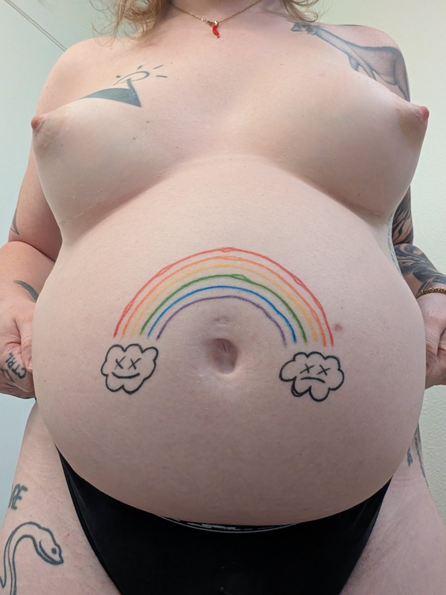 Shae_Buttered's tweet photo. Guys I ate... *Burp* ...a lot of 🍕.
.
#feederism #belly #trans #bbw #fat https://t.co/AeaO37W1tj