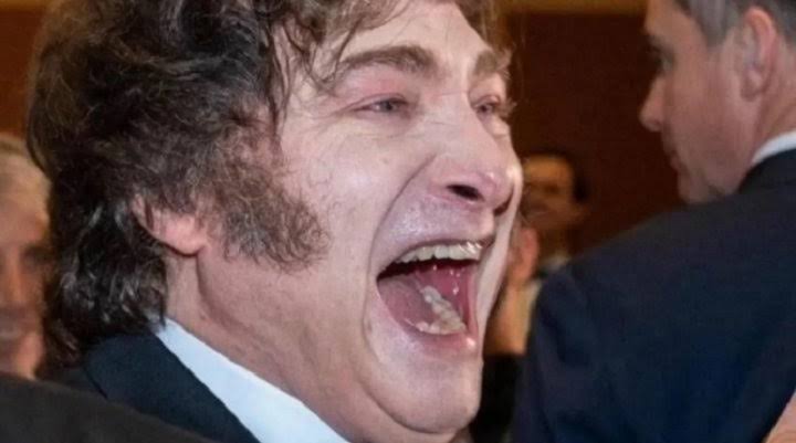 El crítico crítico ☭ tweet media