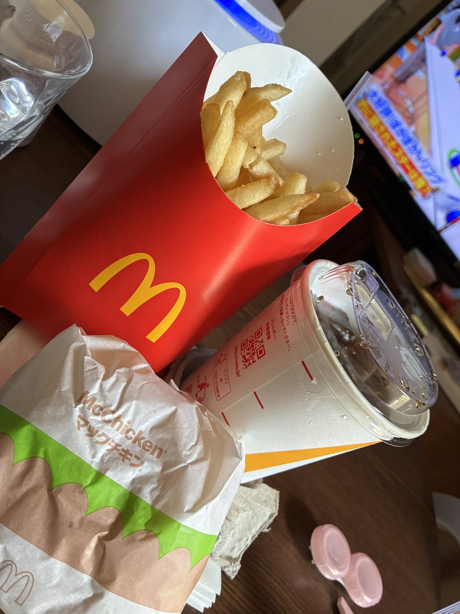 またマック頼んだw 初グランドサイズのポテトにしたん お腹いっぱい