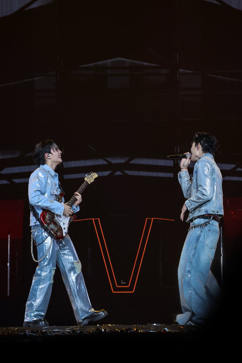 TTxSpace's tweet photo. สองพี่น้องตระกูลลี 🎸😎🤘🏻

#LOLFanFest2026D3
#Williamjkp #ppnaravit https://t.co/xwR8pNede0