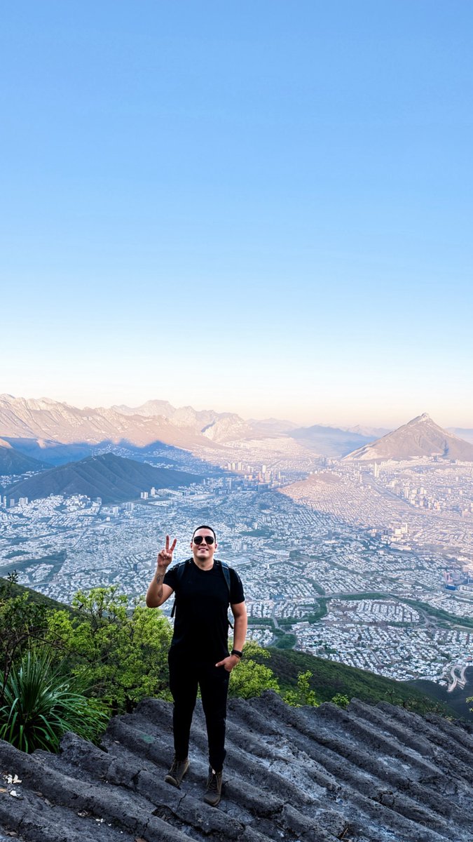 victorgalindo's tweet photo. Antena - Cerro de la silla ⛰️

#NuevoLeon #Hike #Antena #CerroDeLaSilla #Monterrey https://t.co/TDUOo8xnMT