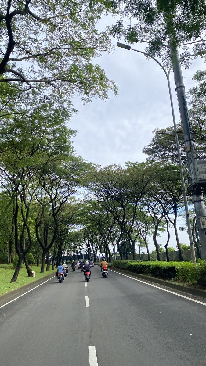 CarterFitri's tweet photo. Bsd adem benerr abis ujan https://t.co/2vfrxblyc3