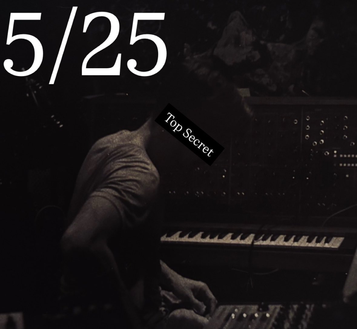 NoroomforS's tweet photo. 本日は平日ですが"絶対に損をしないライブ"があります。

追加公演(19:30から)の回はお席まだございますので是非とも！

https://t.co/zE2ccns4Tb

損しないやつです。 https://t.co/1BDG9yJRy7