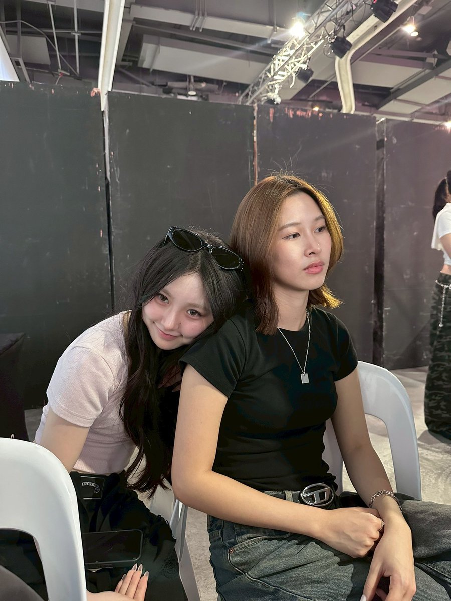supremesiry's tweet photo. ไม่อาจเก็บเดือนมาให้เจ้า ได้แต่ชี้ดาวให้เจ้ามอง เจ้าอย่าร้อง แม่จะอุ้มจะกอดไว้
เจ้าตัวน้อยของแม่ คือรักแท้ของใจ แม่ไม่หวังใด ใด ขอแค่ให้เจ้าเป็นเด็กดี เจ้าตัวน้อยของแม่ แม่จะยืนดูอยู่ตรงนี้
เฝ้ารอวันที่เจ้ามี เส้นทางดี ดี เมื่อโตใหญ่ https://t.co/MGvRguxHPd