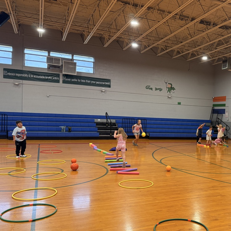 SESGreenDevils's tweet photo. A few of our 5th graders led PE class last week for kindergarten. https://t.co/N555vryDFB
