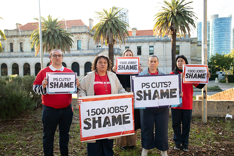 cpsucsa's tweet photo. This week your employer, this Labor Government, will seek to ratify their public sector cuts. When these jobs are cut, the work will fall to those who remain. SHAME!
Today we started visible action, reminding Government that, unlike them, the CPSU/CSA will not abandon workers.✊ https://t.co/EediqDUTUx