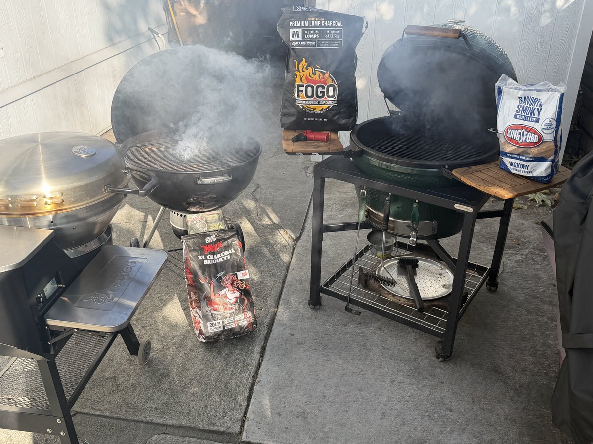 Smokin_Giant's tweet photo. Busy day at the pits 🔥

Chicken quarters on the @WeberGrills seasoned @HeathRilesBBQ Competition Rub. Tri tips on the @BigGreenEgg with Killer Hogs TX &amp; Steak Rub. Pit beans on the @recteq_official Bullseye.

Burning @jdcharcoal , @FogoCharcoal lump &amp; @Kingsford wood chunk https://t.co/gTMLKBelvH