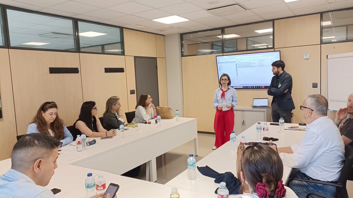 APAE_informa's tweet photo. Los alumnos también pudieron profundizar en torno al conocimiento sobre control biológico de plagas.

Gracias a todos aquellos que lo hicisteis posible

https://t.co/u75Uoz2tTE https://t.co/TbIZfUJhnz