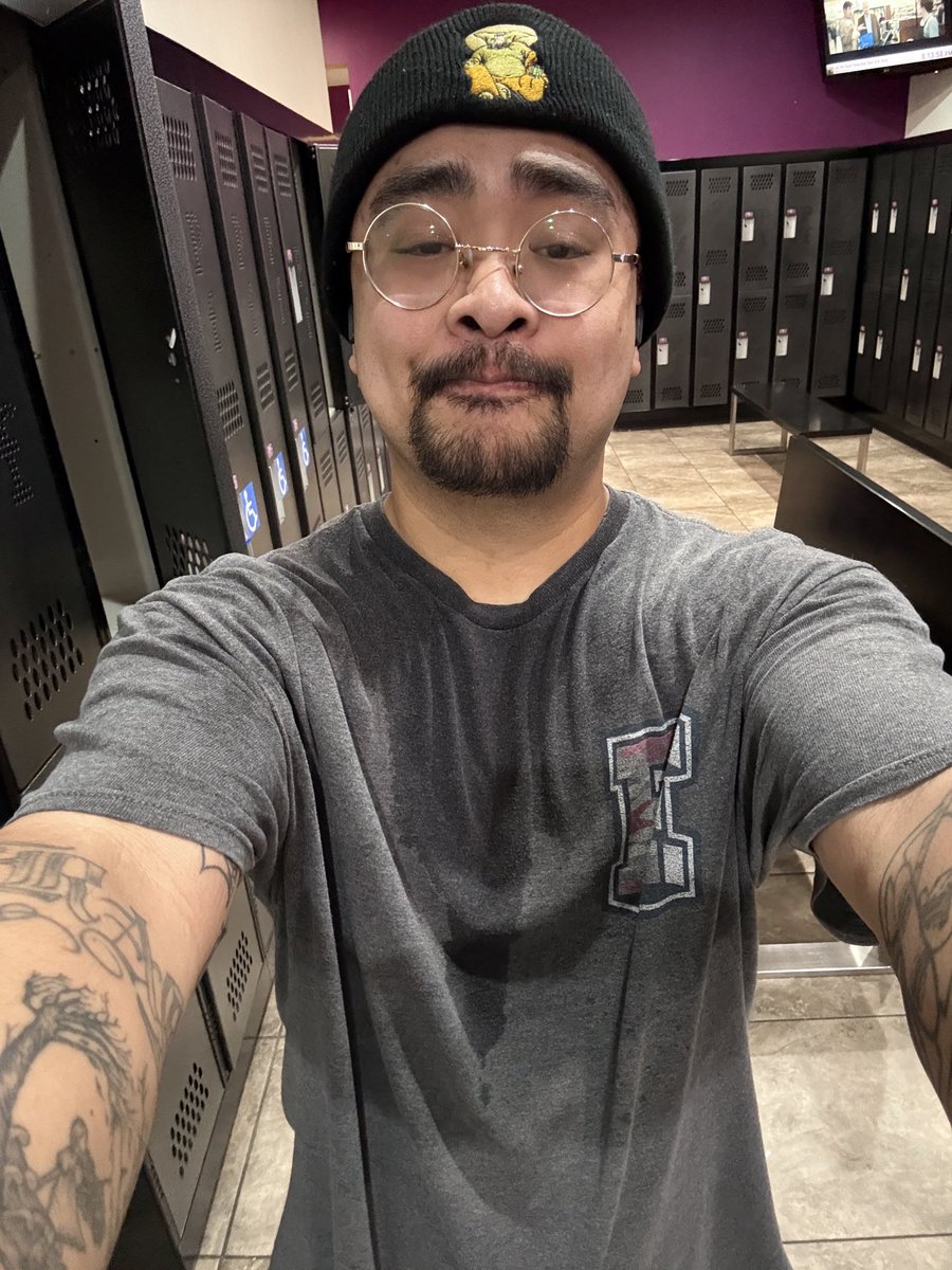 SkepticalStyle's tweet photo. Crazy, I’m finally seeing some progress after a year and a month at the gym and trying to be better at my eating habits. Cheers to another day of living you filthy savages 🤘 https://t.co/lIHgzJSMhh