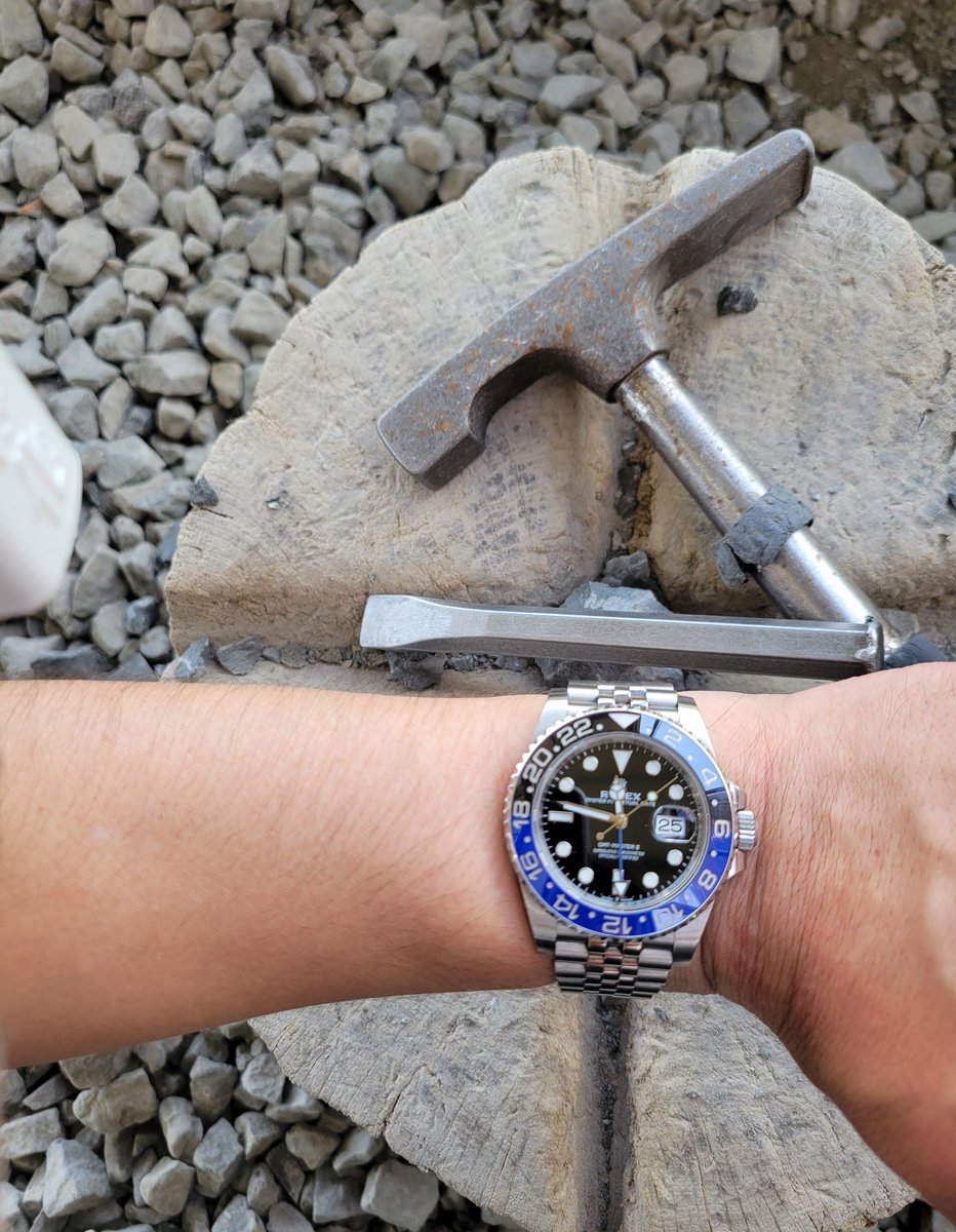 tsges_rolex's tweet photo. 化石発掘作業とGMTと小生
何回か手を叩いてしまってめっちゃ痛い💦
#ロレックス
#GMT https://t.co/BEn9n0RNst