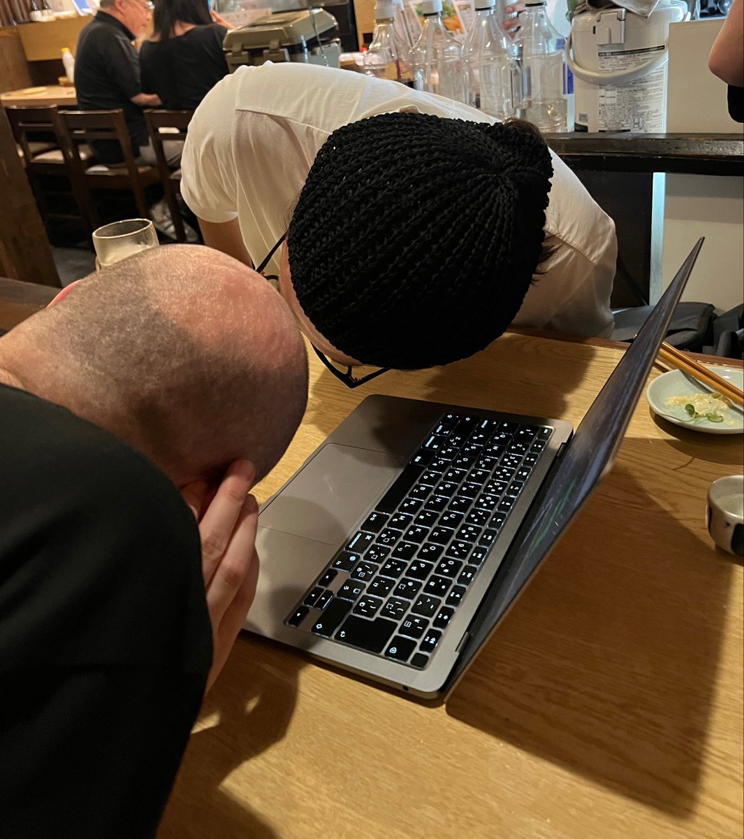 takenoko_797's tweet photo. @idioslab お疲れさまでした！
飲み会ではお二人のゲーム開発に真剣に挑む姿勢が見れて嬉しかったです！
（ゲームに使用するBGMをチェックしている様子） https://t.co/MnlazbidAp