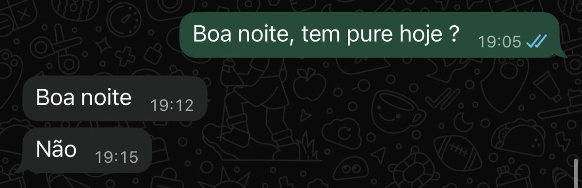 lavemalis's tweet photo. Tem mais de mês que to querendo comer um cachorro quente q eu gosto aqui perto de casa e NUNCA tem purê 😭 https://t.co/H0qprdfkH6