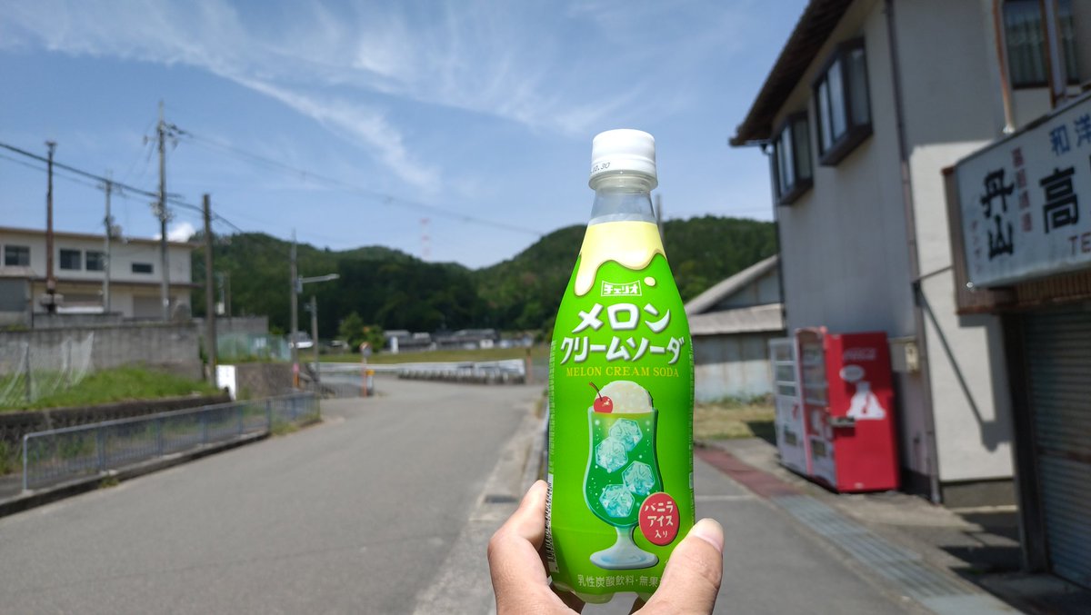 Nalcise's tweet photo. 樫田完登。
ここでメロンクリームソーダわを飲むのも数年ぶりかな。
一時期ラインナップから外れてたのよ。 https://t.co/YK19YF3FSx