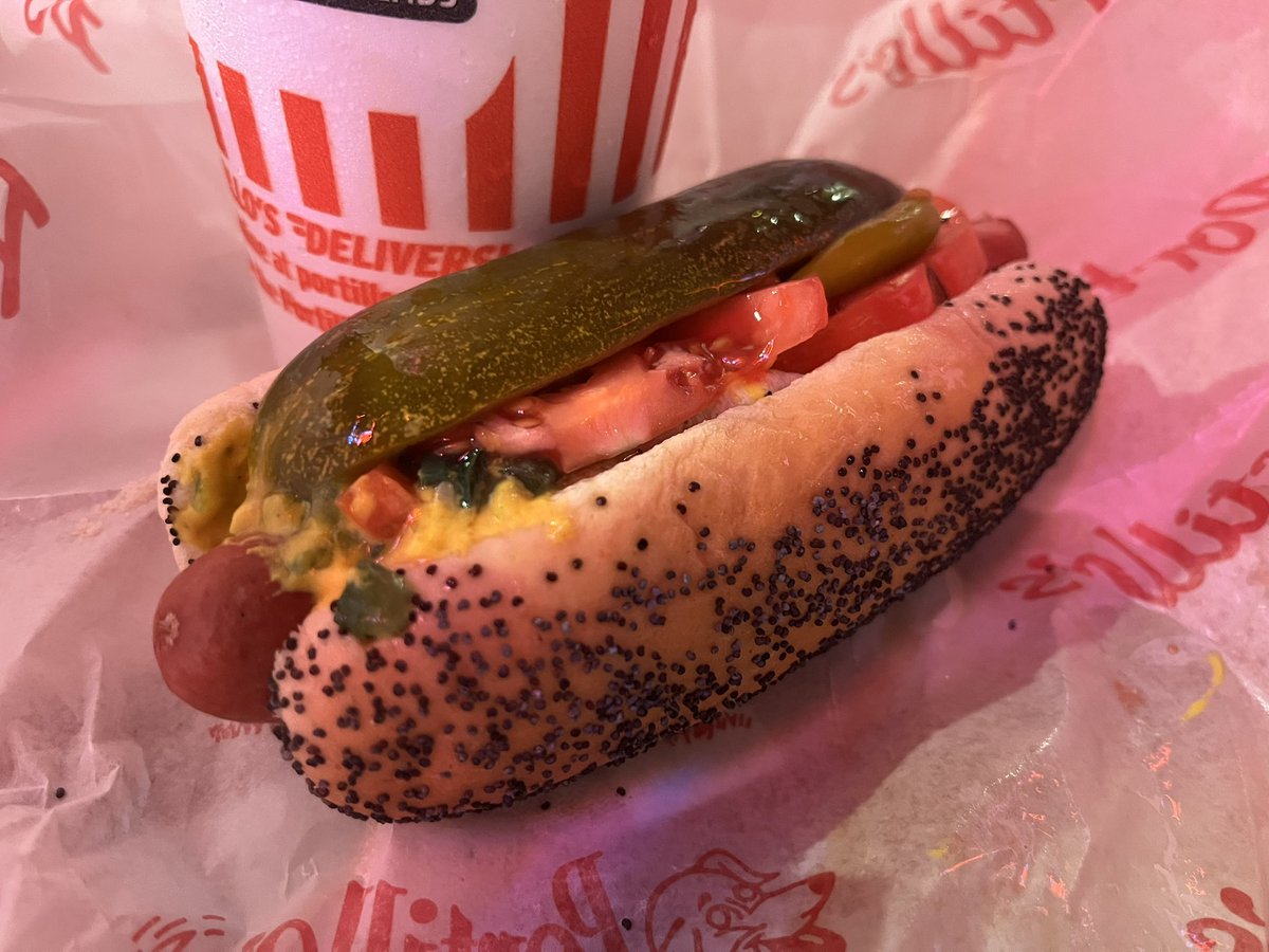 Isotope93's tweet photo. portilo’s hot dog…save me… https://t.co/za3fYiU0Wd