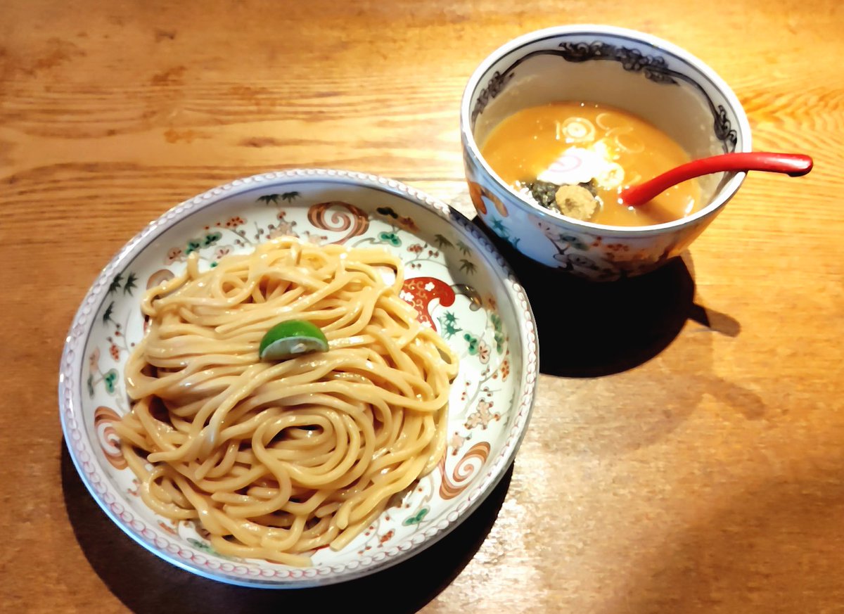 11jun11jun11's tweet photo. 退院後、初めての外食は「麺や　六三六」で、つけ麺をいただきました。極太麺の歯ごたえと、煮干しベースのつけだれが身体に染みます。かぼすを搾って味変し、完食。ご馳走様でした。幸せ🥰
#江坂 https://t.co/BSpmFC5Meg