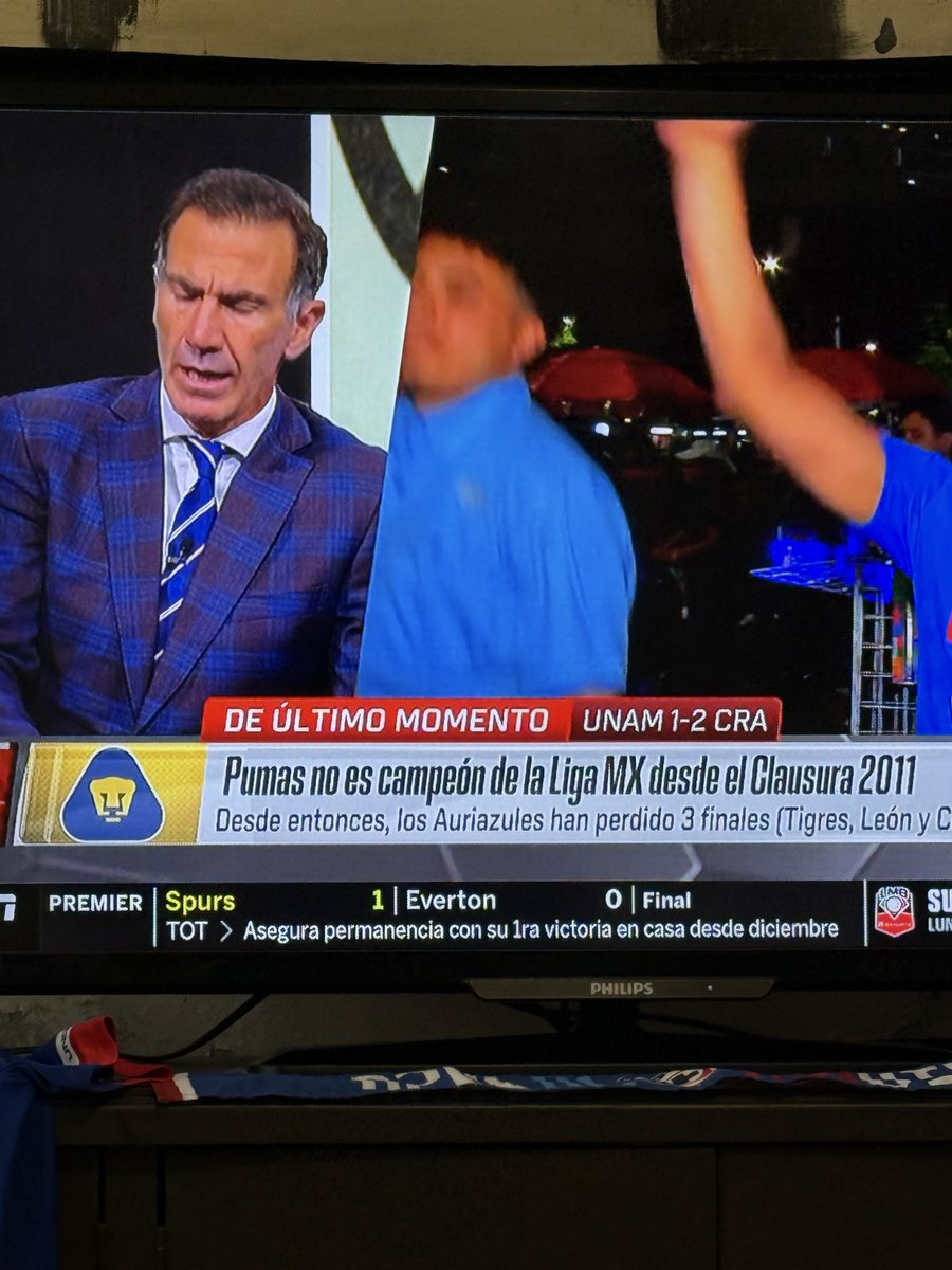 Jorge_lepeee's tweet photo. Cruz azul es campeón y están hablando de los Pumas. 

¿Neta fútbol picante? 🚂 https://t.co/9zXy6HXSld