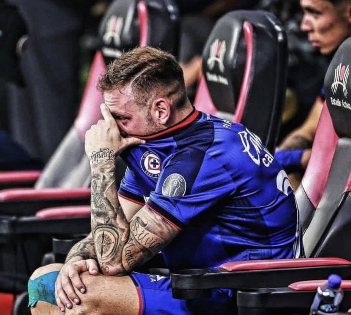 MisterRivero_'s tweet photo. El futbol es caprichoso, no es justo, pero si de algo hay que estar seguros, es que este deporte siempre da revancha. 

Que se quede o no el próximo torneo, ya veremos, hoy que festeje y festejemos. Pero se redimió y nos dio la décima estrella. 

Gracias Rotondi. https://t.co/u56xGv2eag