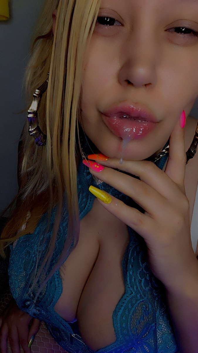 Queen_Maaa tweet media