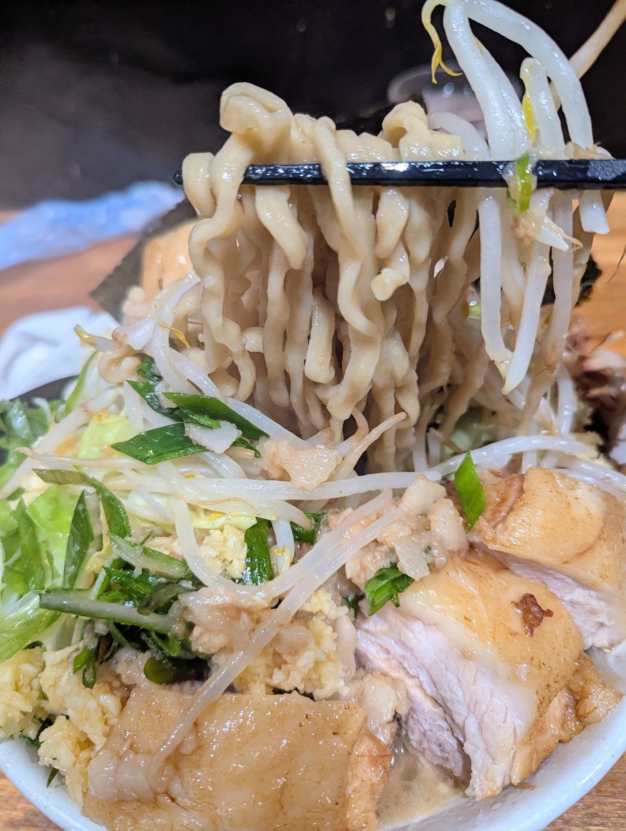 tetsuchin's tweet photo. 麺に始まり麺に終わる
塩ラーメン300g豚増し、海苔、刻みネギ

優しく深い塩スープが絶品😋
かつお節で更に旨味の大洪水😁
めちゃめちゃ美味しい🥰
刻みネギシャキシャキでめちゃ良かった👍
美味しかったです！ご馳走様でした🙏

#麺に始まり麺に終わる https://t.co/arB0SXy6Av