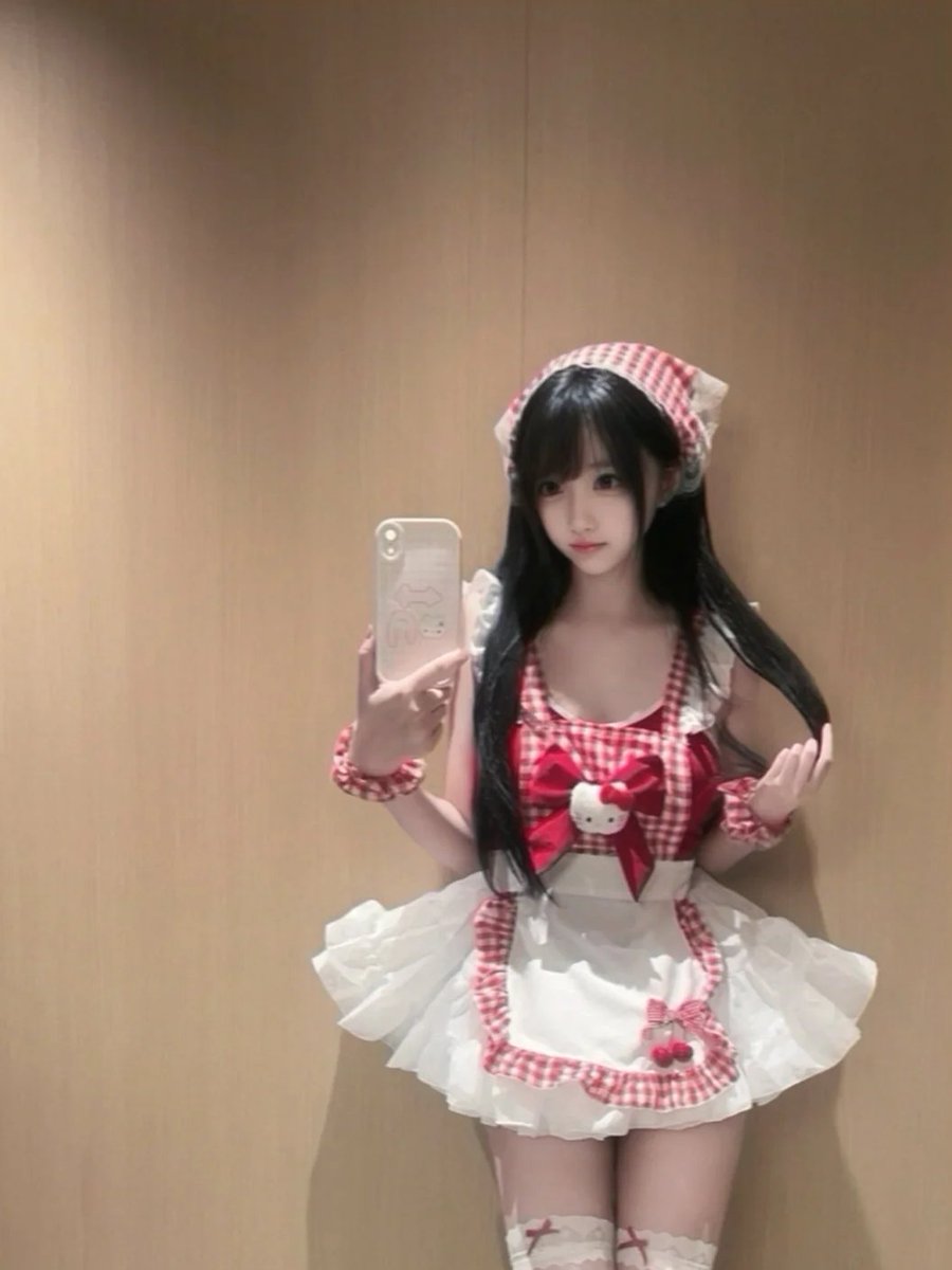 TimaMuna15176's tweet photo. 就這樣萌萌的看著你⦁⩊⦁
#我的自拍分享#甜妹#約會裙子 https://t.co/AlenzfMUq0