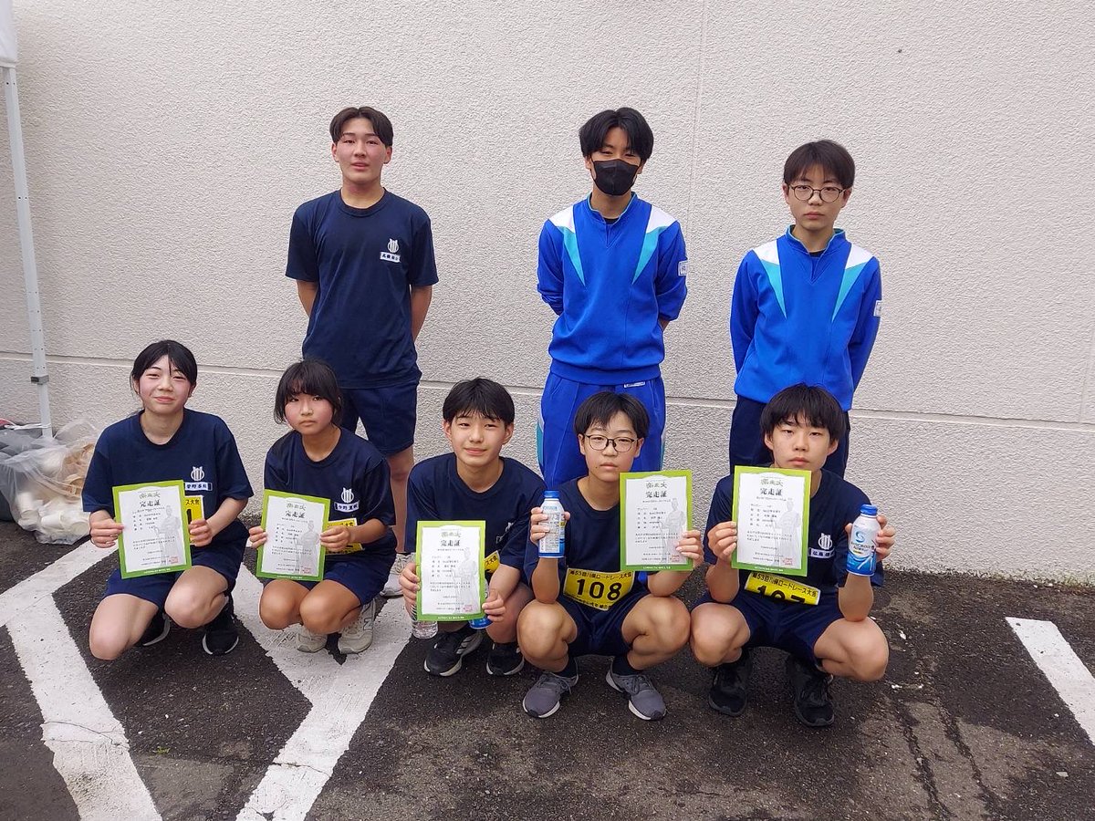 kfs_fencing's tweet photo. 5/24（日）第53回川俣ロードレース大会に川俣中フェンシング部が参加🏃‍♂️
冷たい雨の中でも最後まで走り抜きました。
沿道や保護者の皆様の応援が大きな力に。
地域の温かさを感じる一日となりました👏

#川俣町 #川俣ロードレース #川俣中 #フェンシング #応援ありがとう https://t.co/9pE1GfHPUe