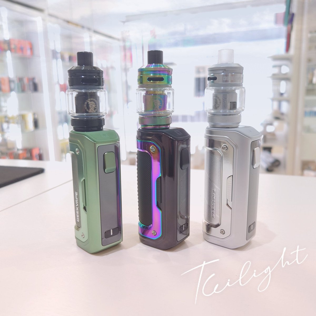 vapeline082's tweet photo. こんにちは😊VapeLine広島です！

オススメ商品のご案内🎶
【GEEKVAPE】〜AEGIS MINI 5〜
バッテリー3200mAh
タンク容量5ml
コンパクトサイズながら
防塵、防水、耐衝撃のタフボディー👍 https://t.co/z6Z2dWNa81