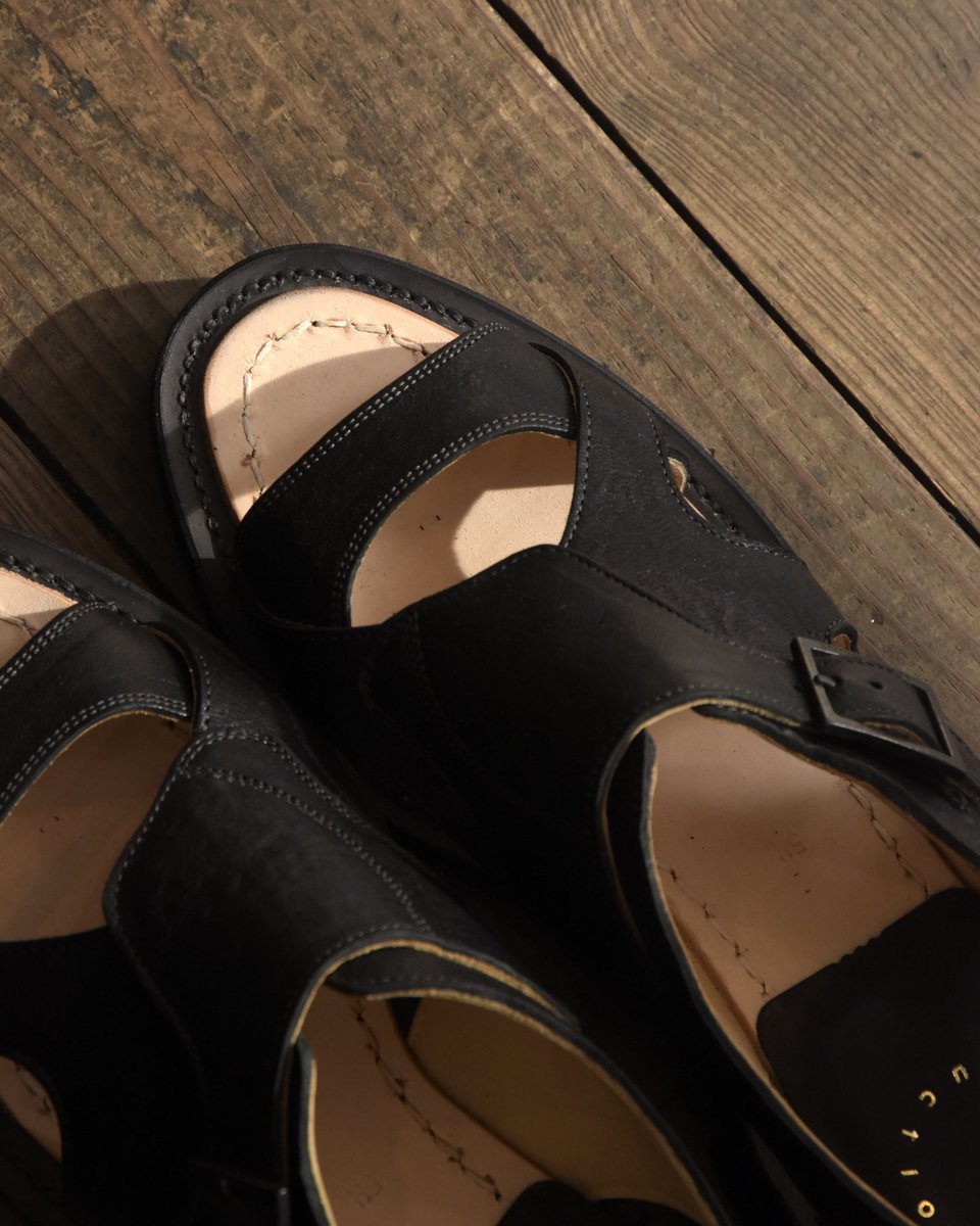 oneldk's tweet photo. Post Productionより、蝦夷鹿の革を用いた"Hunt-Sandals"。
革本来のシワやキズを残し、無骨で重厚感のある佇まい。
ソールにはグリップ力と耐久性を備えたリッジウェイソールを採用し、機能にも優れています。

¥74,800 TAX IN

https://t.co/PMtZZBK2MP https://t.co/6QEEEkVVzt