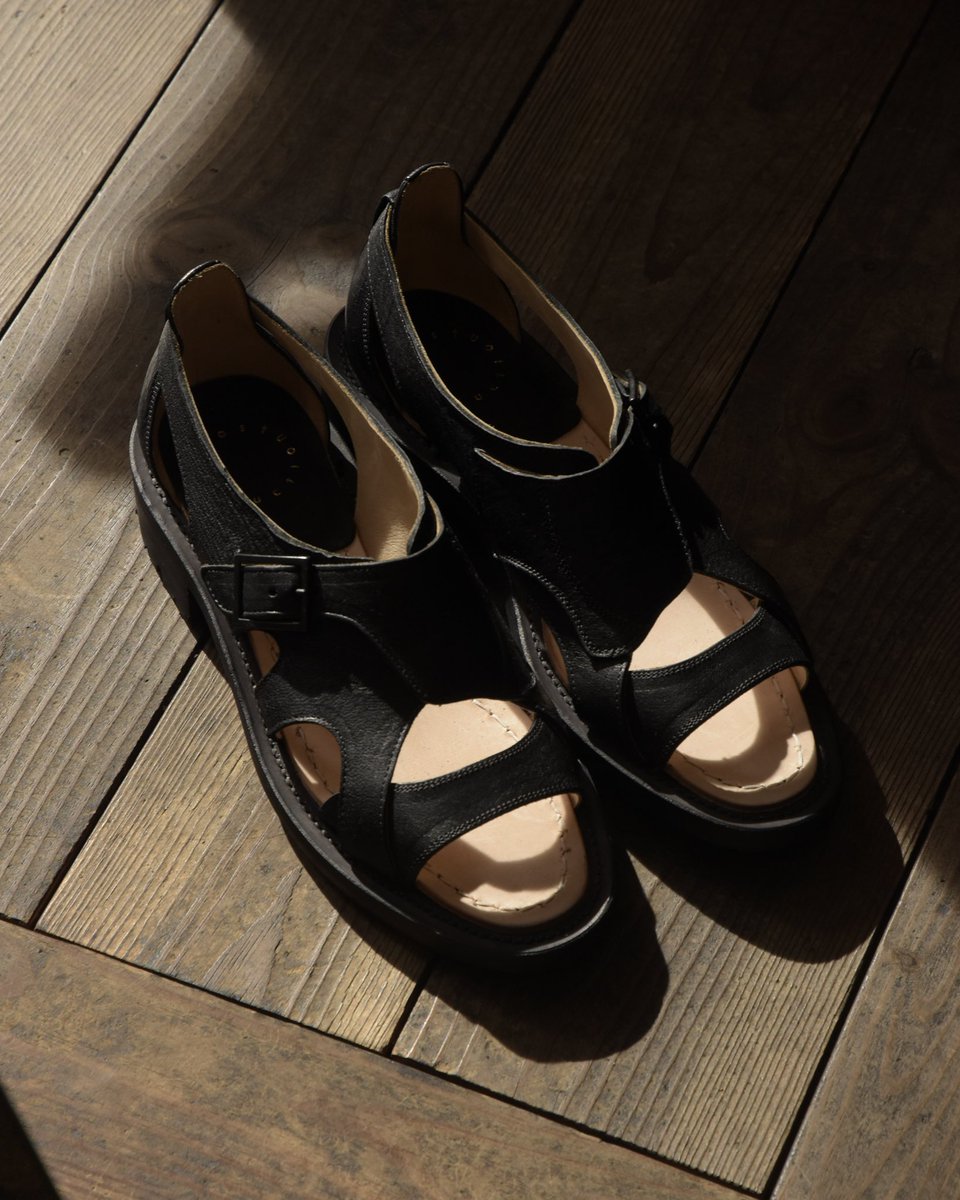 oneldk's tweet photo. Post Productionより、蝦夷鹿の革を用いた"Hunt-Sandals"。
革本来のシワやキズを残し、無骨で重厚感のある佇まい。
ソールにはグリップ力と耐久性を備えたリッジウェイソールを採用し、機能にも優れています。

¥74,800 TAX IN

https://t.co/PMtZZBK2MP https://t.co/6QEEEkVVzt