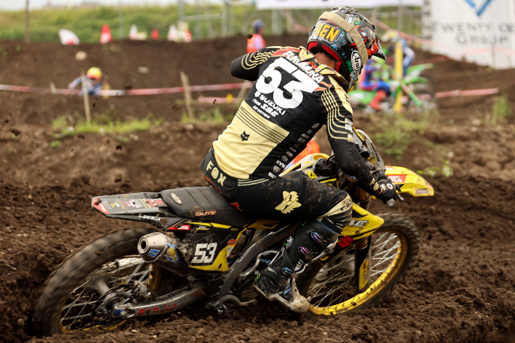 suzukicojpmotor's tweet photo. 【全日本モトクロス選手権 第3戦 21Groupカップ】
アクシデントと怪我を乗り越え福村がヒート3で7位、総合14位
https://t.co/CNlZJlcJCy
#スズキ #JMX #OFV https://t.co/BTvd8zwq3R