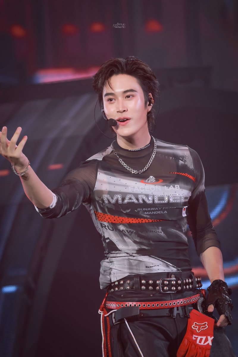 ล. ม. ’s gallery tweet media