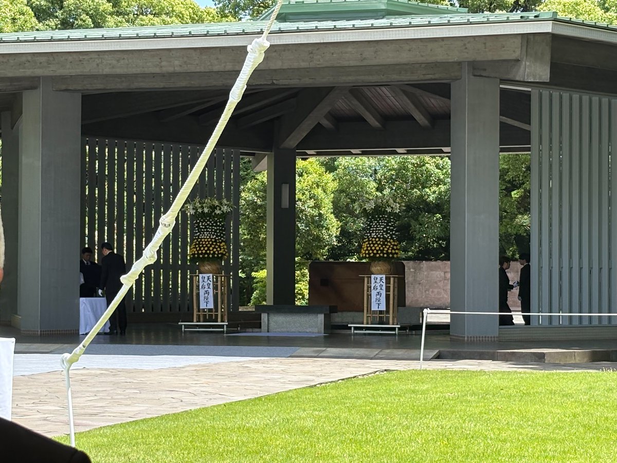 oshima_kusuo's tweet photo. 本日は、千鳥ヶ淵戦没者墓苑拝礼式に出席いたしました。 https://t.co/npiBWu4QO4
