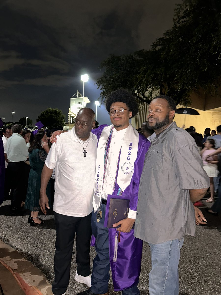 dallasschools's tweet photo. 💜🦬 Shoutout to the Bison community for making tonight unforgettable for our @Sunset_Bison grads. https://t.co/rXx5B1rRN7