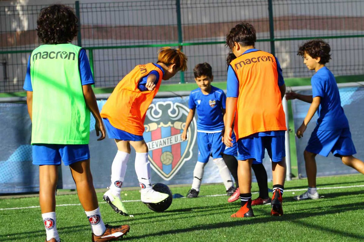 boosturtalent's tweet photo. BOOSTING YOUR TALENT (BYT) connects young athletes with elite sports training, education, and international opportunities through partnerships with professional clubs, academies, and universities in Spain and abroad.
#boostingyourtalent
#studyabroad
#footballyouthtraining https://t.co/1x21moUFya