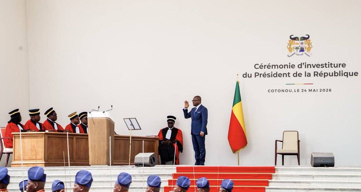 UNBenin's tweet photo. Félicitations à S.E.M @WadagniRomuald pour sa prestation de serment.
@UNBenin salue également le Président sortant @PatriceTalonPR pour son engagement au service de la nation.
@UNBenin reste mobilisé aux côtés du peuple béninois. #Bénin229. https://t.co/rhSCQM9VMD