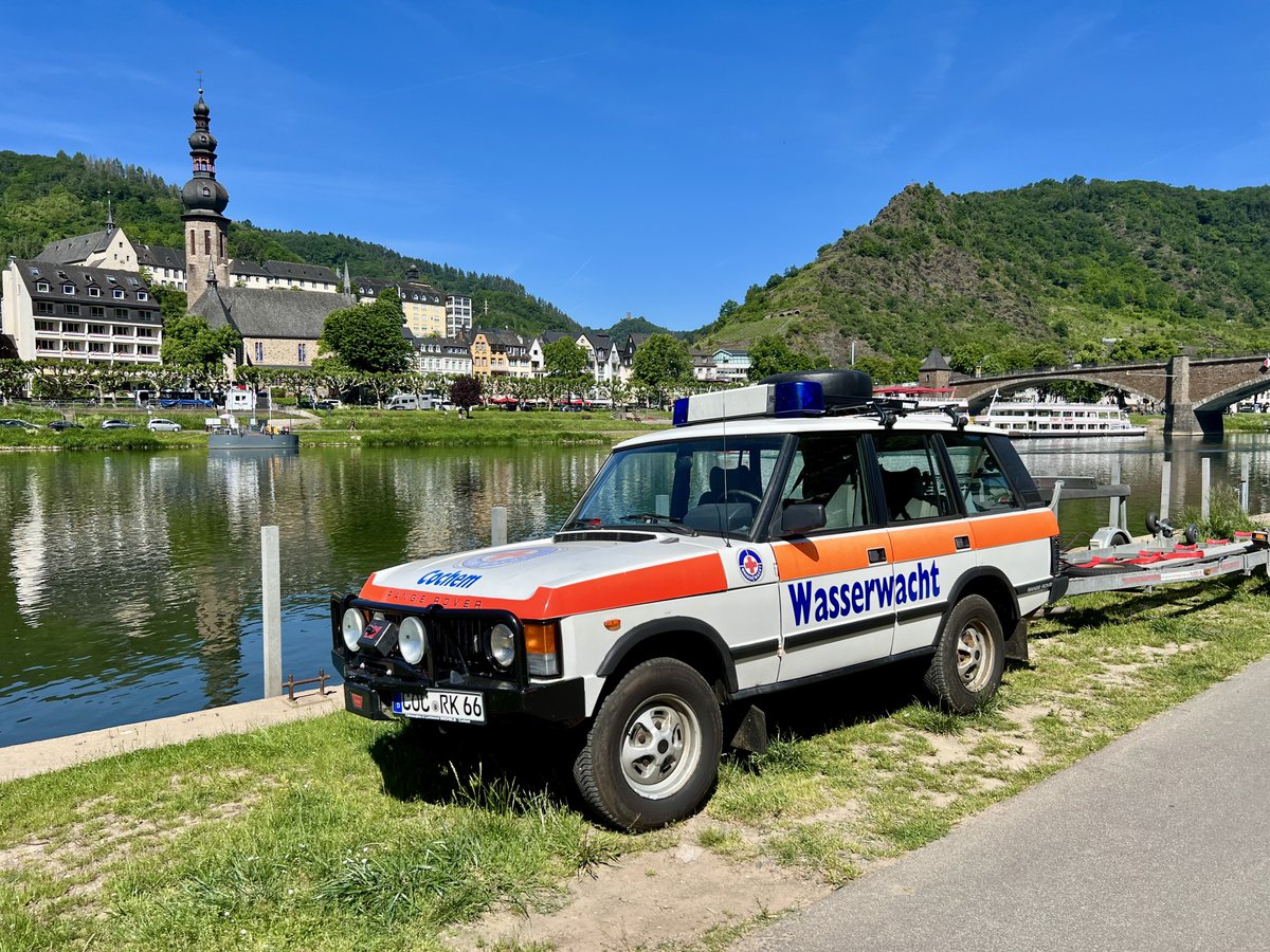 v8oholic's tweet photo. No prizes for guessing where I am this morning, as it’s well known. But some may remember that last time I saw a parked Range Rover which was still working for a living. Well this time it’s in a better spot for pictures. Cool eh 😎 https://t.co/fPBFcFJTv4