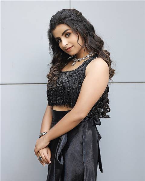 Gayathri___02's tweet photo. Happy birthday to My girl 😍 
Who always inspired me with boldness ☺️
To do everything and whatever that your heart desires 💞
Love you Sivaangi maa 🫶🏻 💚
Sky is the limit for you goals 🥰
Cutie pie 💫

@sivaangi_k

#Sivaangi #HBDSivaangi https://t.co/eIEI5zPplT