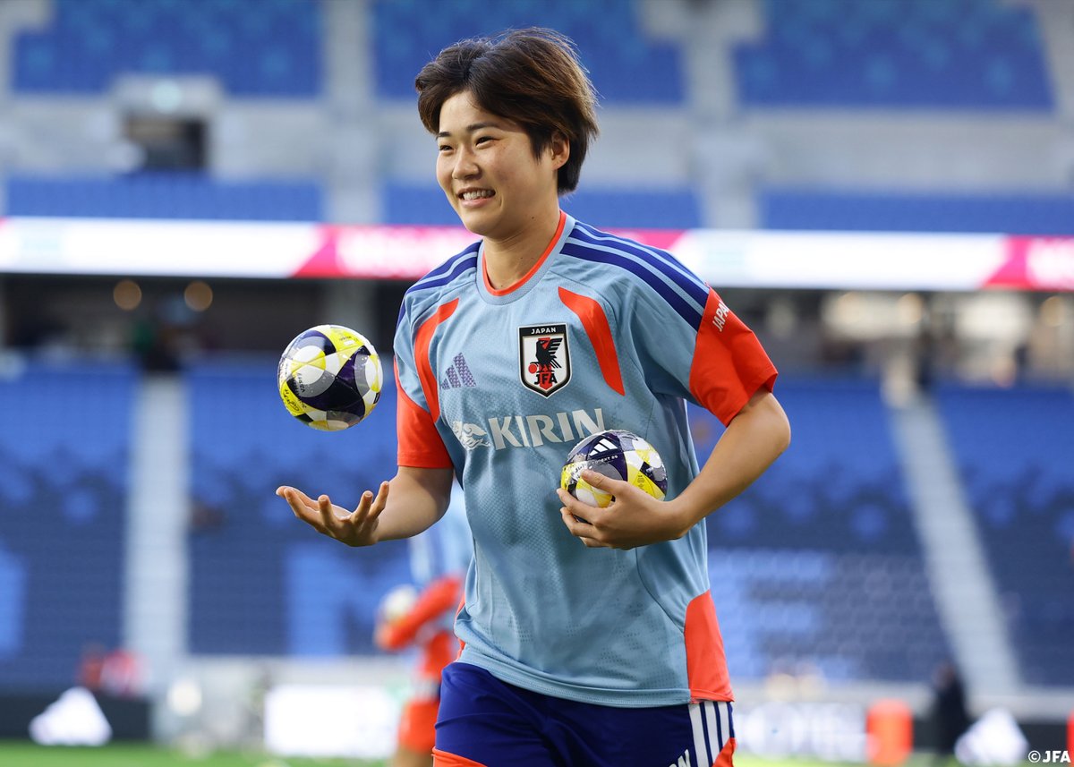 ミャクミャクが サインボールを皆さんへプレゼント！⚽️❤💙 ＼ 試合