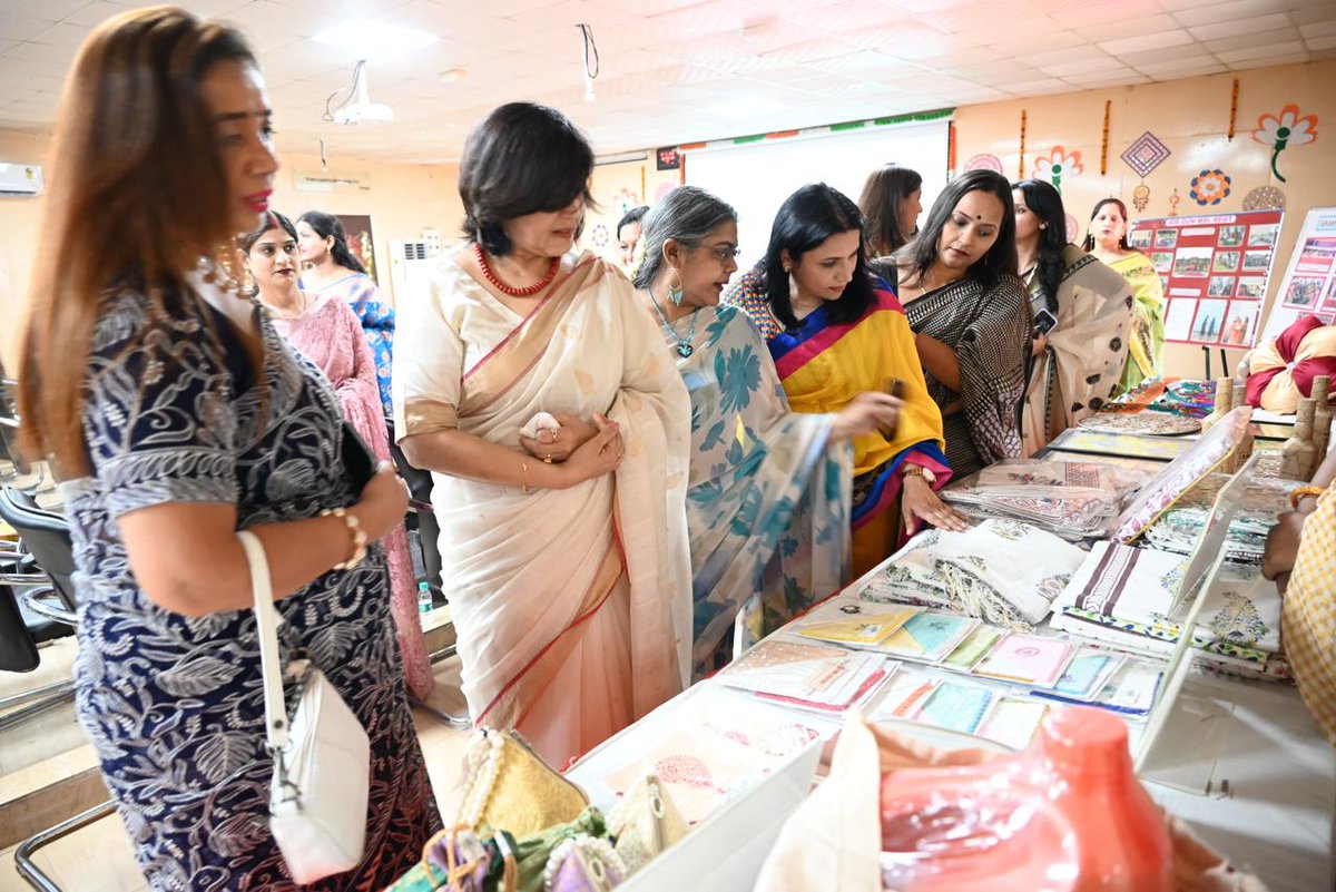OfficialAwwa's tweet photo. #WeCare
#Motivate_Facilitate_Empower

Mrs Shinei Sharma, #RegionalPresident #AWWA, #NorthernComd_IA, along with Mrs Rajitha Hariharan, #ZonalPresident, #StrikeOne AWWA, interacted with the families of our brave serving soldiers at Bharatpur and Mathura.

During the interaction, she encouraged them to continue acquiring new skills and pursue higher qualifications by making optimum use of various opportunities and facilities being provided by AWWA, ASTC and other agencies towards self-empowerment and personal growth.

@adgpi 
@NorthernComd_IA 
@SpokespersonMoD 
@DIAV20 
@MoHFW_INDIA 
@MinistryWCD 
@PMOIndia 
@PIB_India