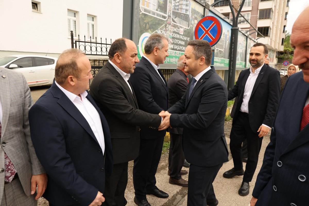 ozdemirsamet's tweet photo. 📍Çaybaşı

İlçemizin kıymetli muhtarları ve sivil toplum kuruluşlarımızın değerli temsilcileriyle bir araya gelerek istişare ve değerlendirme toplantımızı gerçekleştirdik.

Ordu Büyükşehir Belediye Başkanımız Sayın Dr. Mehmet Hilmi Güler, Milletvekilimiz Sayın Mustafa Hamarat, İlçe Başkanımız Sayın Nihat Çalık ve Belediye Başkanımız Sayın Mesut Karayiğit ile birlikte katıldığımız toplantıda; Çaybaşı’mızın kalkınmasına, gelişimine ve geleceğine katkı sunacak değerlendirmelerde bulunduk.

Toplantımızın hayırlı olmasını diliyorum.