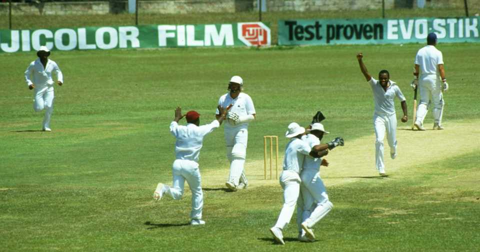 CaughtAtPoint's tweet photo. Botham c Payne b Marshall

Wicketkeeper Thelston Payne played his solitary Test match at Port of Spain (England tour of West Indies 1986) 

#Cricket #England #CricketTwitter https://t.co/Hdwfd6pPV5