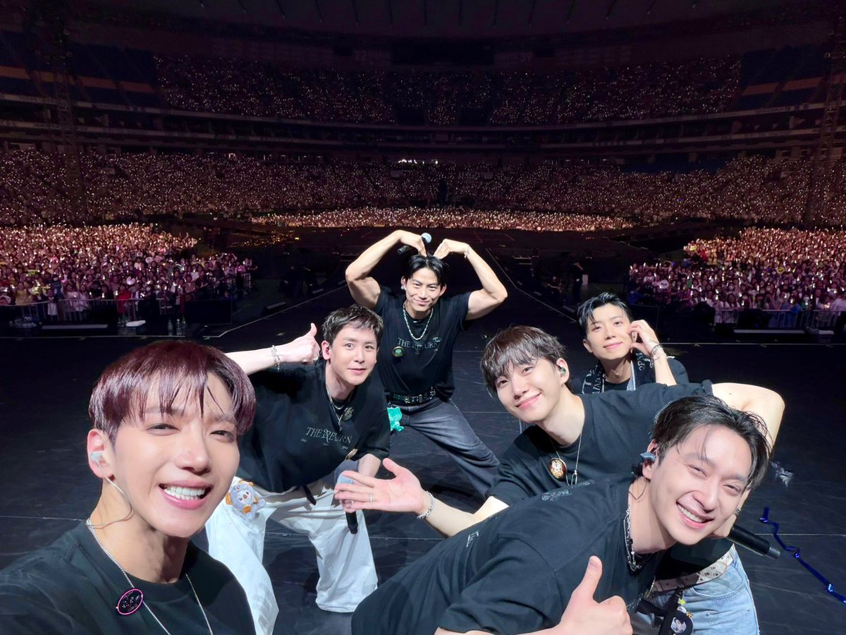 pompom_leejh_'s tweet photo. 1年前には考えられなかった
「6人での写真」を見せてくれてありがとう💖💖
 #2PM_THE_RETURN 
 #2PM https://t.co/Id5ufoTGIR