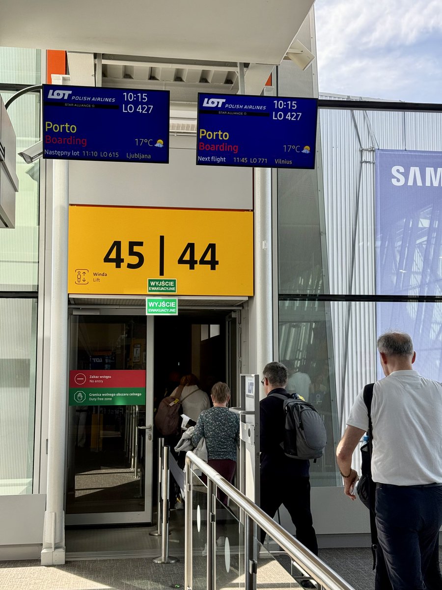 ChopinAirport's tweet photo. 🇵🇱✈️🇵🇹Startujemy!
🎉 Dziś, 25 maja, wystartował pierwszy rejs @LOTAirlinesUS do @AeropuertOporto (OPO), otwierając kolejny kierunek dostępny z @ChopinAirport.
⏱️ Połączenia będą realizowane 5 razy w tygodniu.
✈️ Życzymy przyjemnych podróży!
#flyWAW https://t.co/Zk6926MtKZ