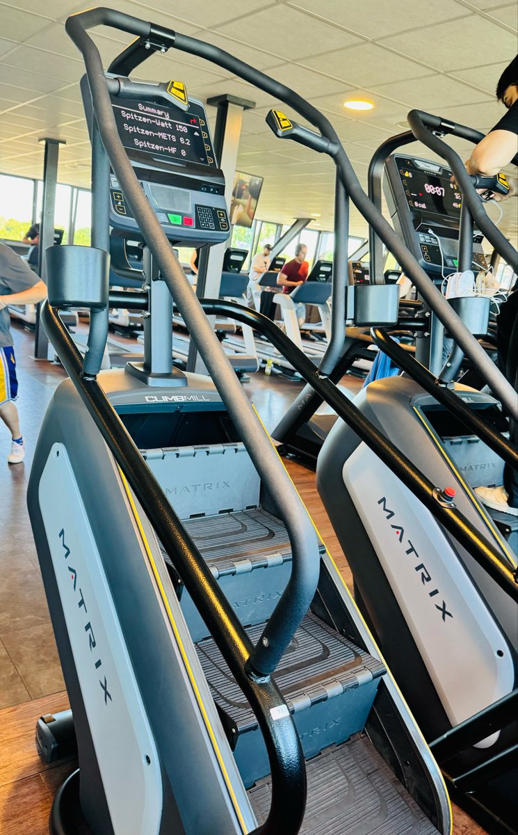 fatukunda's tweet photo. This is one of those machines that you should really use if you have in your gym. The Stair stepper is one of the best fat burners, builds strong legs, hits glutes and calves hard &amp; strengthens the heart.
It’s tough but absolutely worth it. https://t.co/01eIyT1KPF